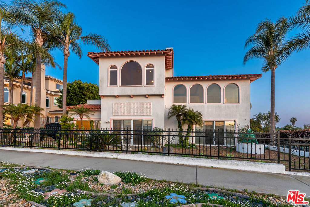 Properties 3 7850 Zayanta Drive