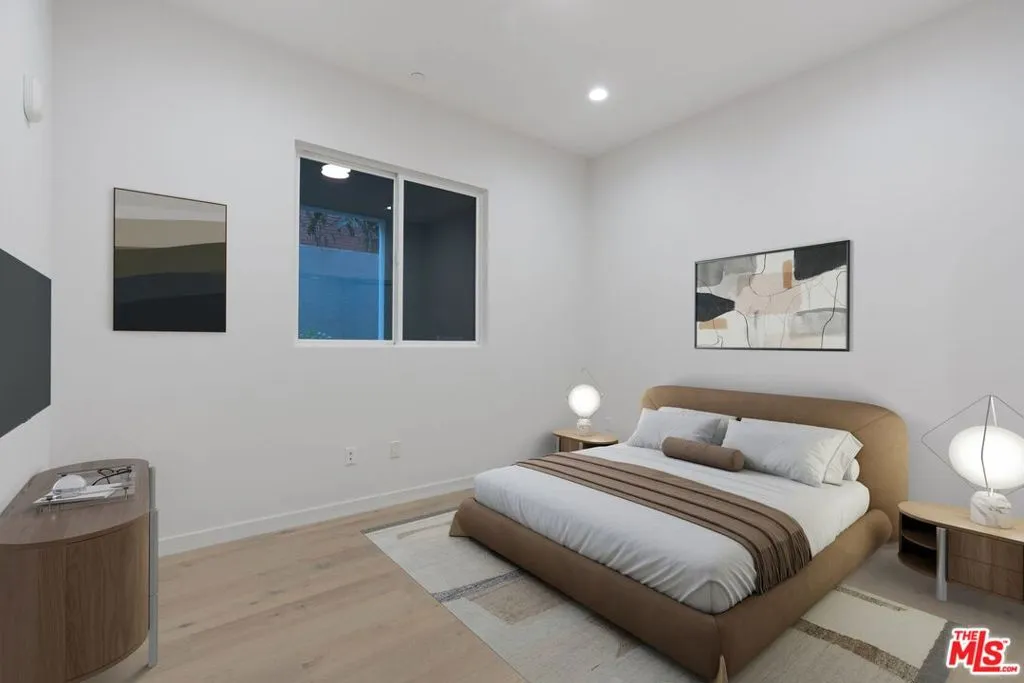 Hollywood, California 90028, United States, 2 Bedrooms Bedrooms, ,3 BathroomsBathrooms,Residential,Active,21416