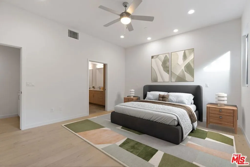 Hollywood, California 90028, United States, 2 Bedrooms Bedrooms, ,3 BathroomsBathrooms,Residential,Active,21416