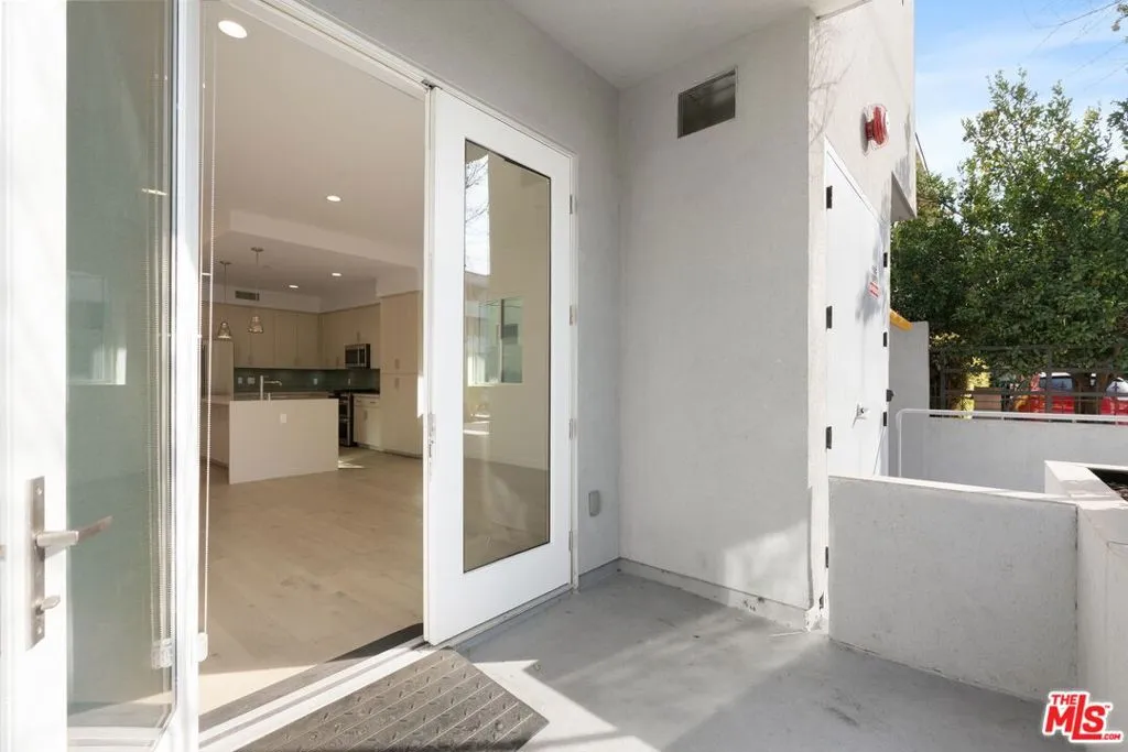 Hollywood, California 90028, United States, 2 Bedrooms Bedrooms, ,3 BathroomsBathrooms,Residential,Active,21416