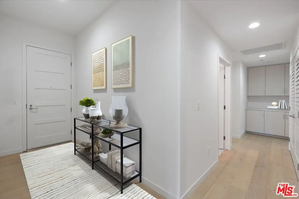 Hollywood, California 90028, United States, 2 Bedrooms Bedrooms, ,3 BathroomsBathrooms,Residential,Active,21416