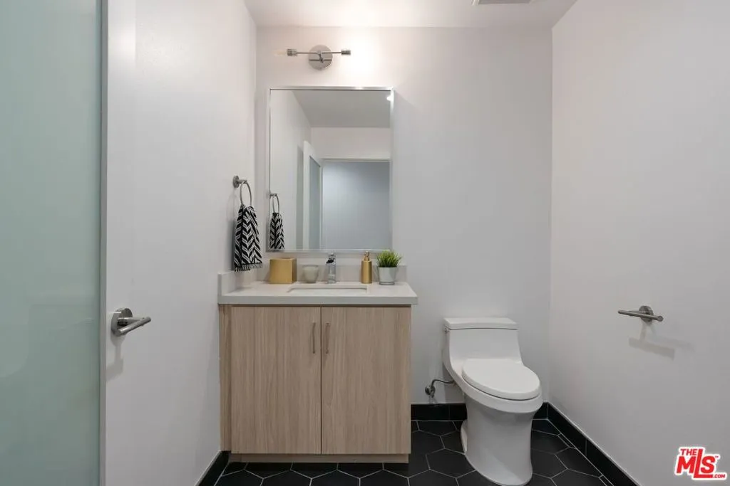 Hollywood, California 90028, United States, 2 Bedrooms Bedrooms, ,3 BathroomsBathrooms,Residential,Active,21416