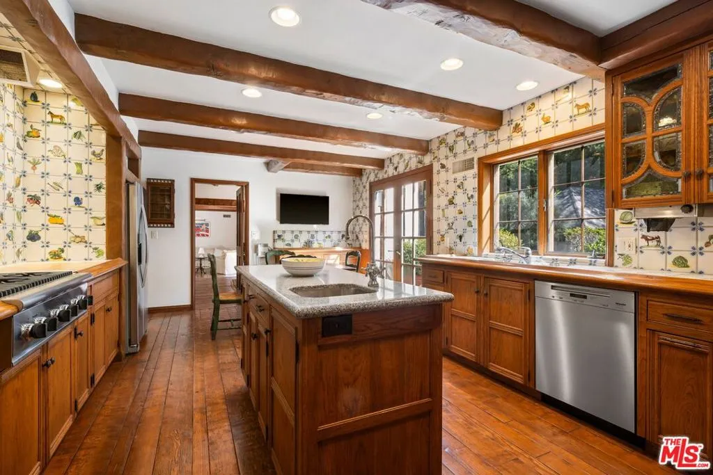 Los Angeles, California 90049, United States, 5 Bedrooms Bedrooms, ,5 BathroomsBathrooms,Residential,Active,102094