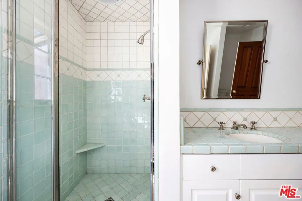 Los Angeles, California 90049, United States, 5 Bedrooms Bedrooms, ,5 BathroomsBathrooms,Residential,Active,102094