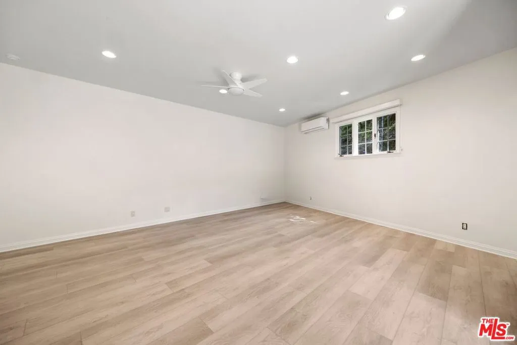 Los Angeles, California 90049, United States, 5 Bedrooms Bedrooms, ,5 BathroomsBathrooms,Residential,Active,102094