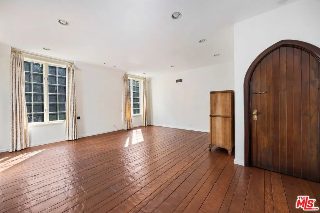 Los Angeles, California 90049, United States, 5 Bedrooms Bedrooms, ,5 BathroomsBathrooms,Residential,Active,102094