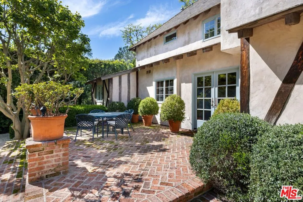 Los Angeles, California 90049, United States, 5 Bedrooms Bedrooms, ,5 BathroomsBathrooms,Residential,Active,102094