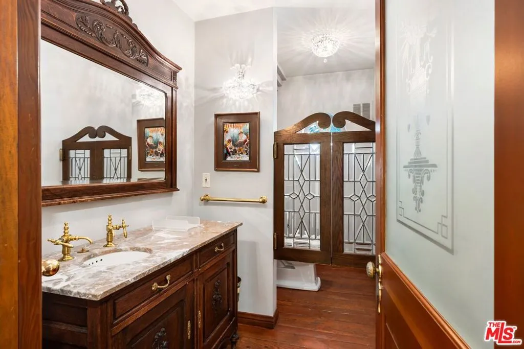 Los Angeles, California 90049, United States, 5 Bedrooms Bedrooms, ,5 BathroomsBathrooms,Residential,Active,102094