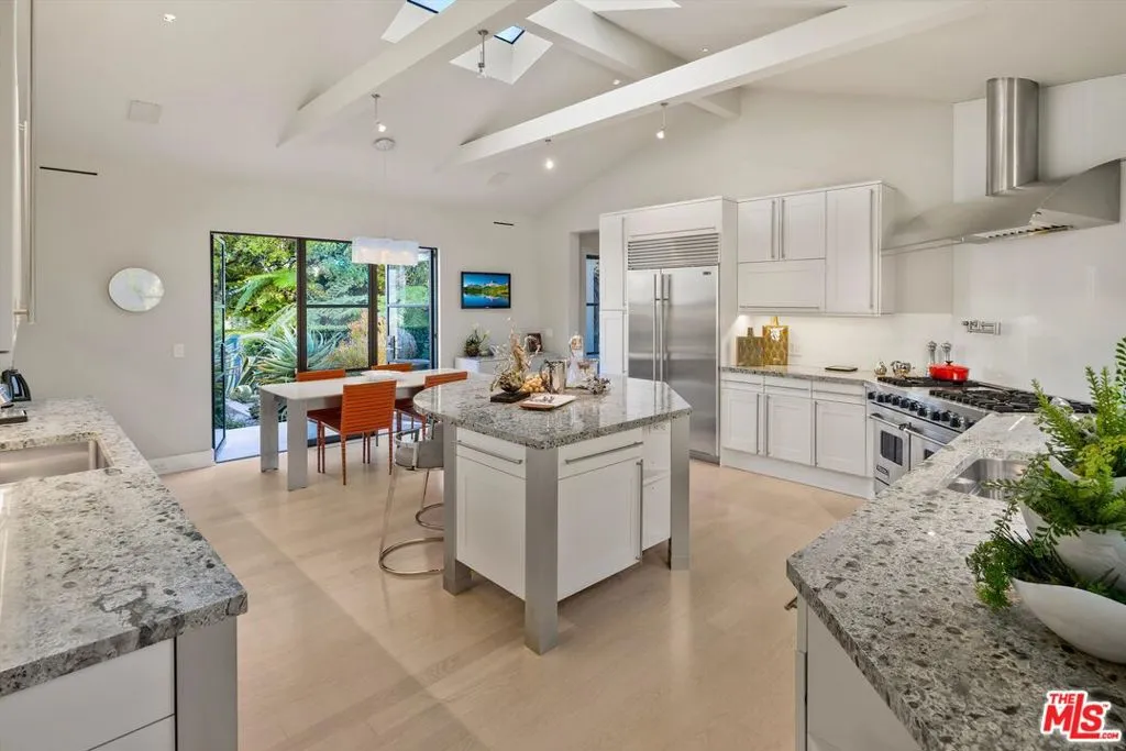 Montecito, California 93108, United States, 4 Bedrooms Bedrooms, ,4 BathroomsBathrooms,Residential,Active,41254