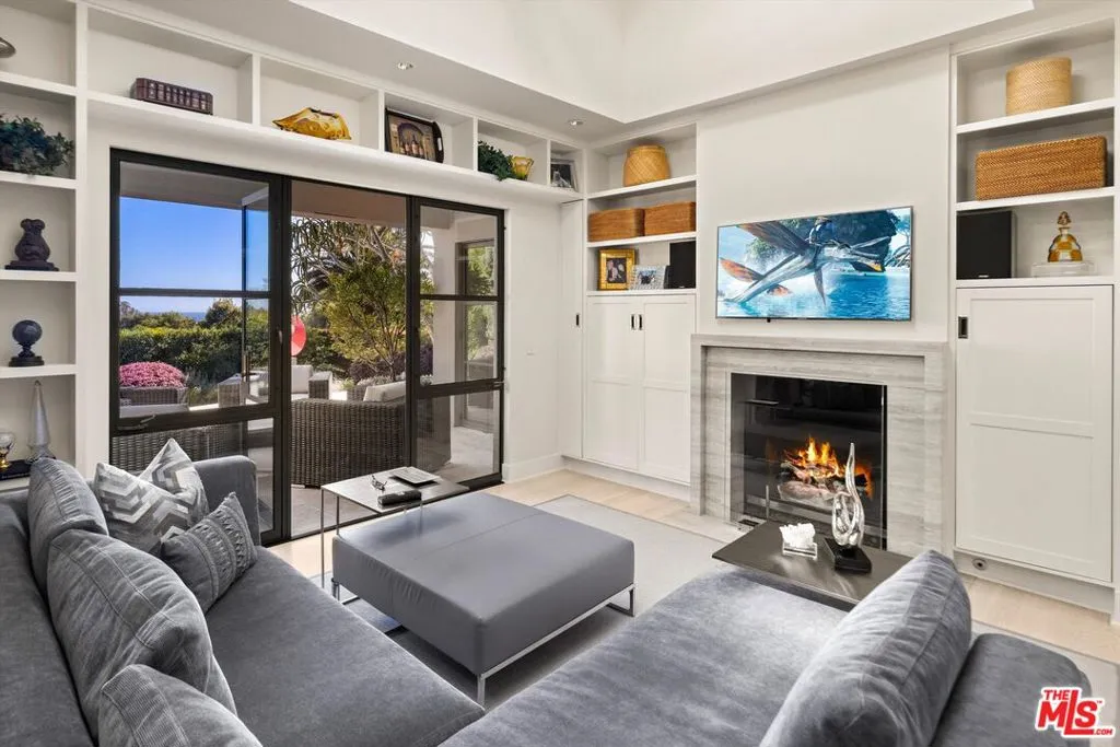 Montecito, California 93108, United States, 4 Bedrooms Bedrooms, ,4 BathroomsBathrooms,Residential,Active,41254