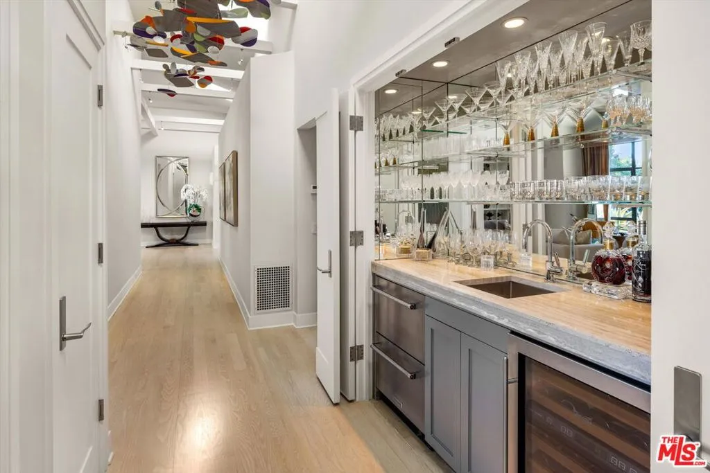 Montecito, California 93108, United States, 4 Bedrooms Bedrooms, ,4 BathroomsBathrooms,Residential,Active,41254