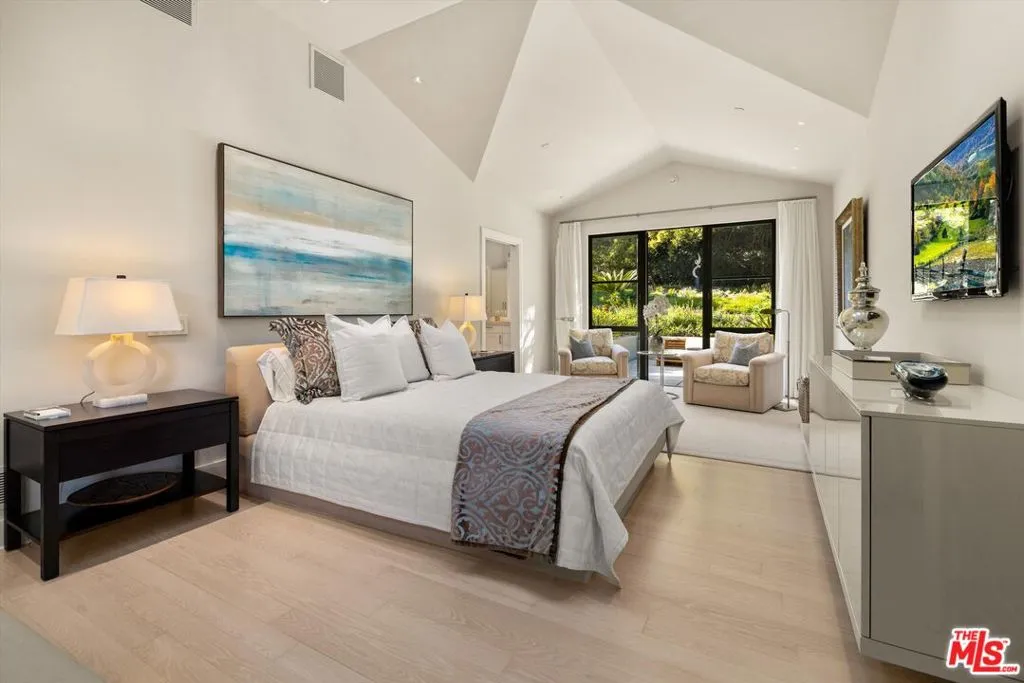 Montecito, California 93108, United States, 4 Bedrooms Bedrooms, ,4 BathroomsBathrooms,Residential,Active,41254