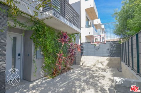 A home in Studio City