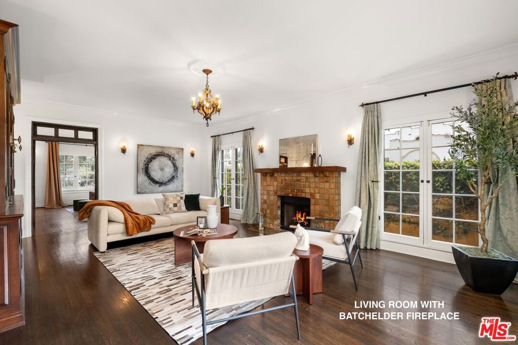 Properties 3 898 S Windsor Boulevard