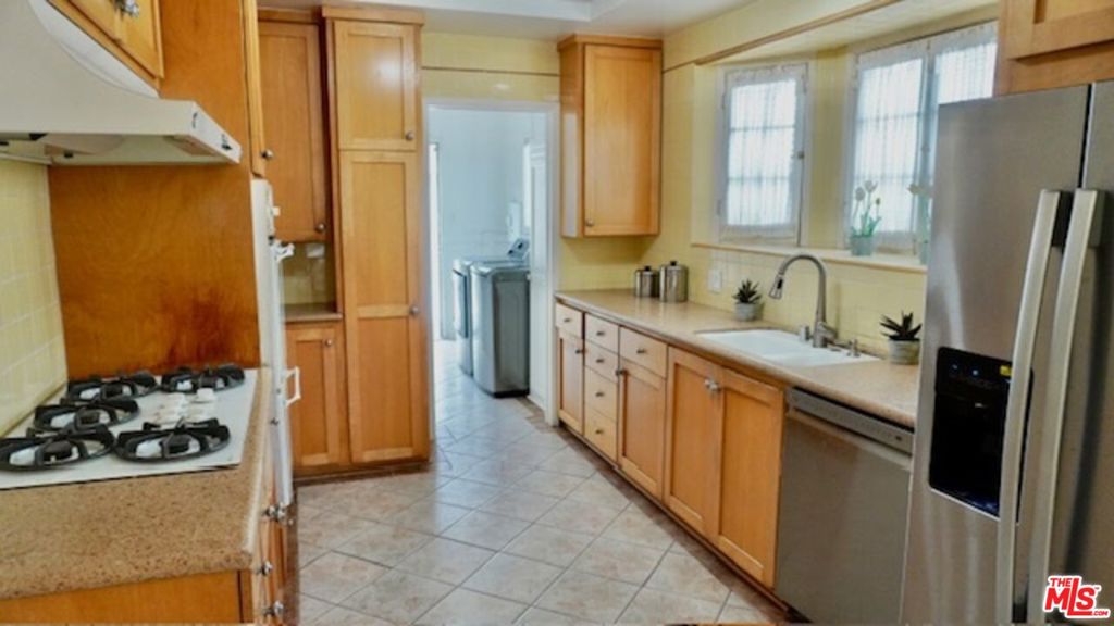 Properties 4 1153 S Alfred Street