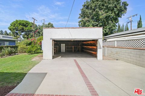 A home in Mission Hills (San Fernando)