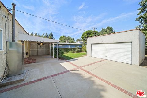 A home in Mission Hills (San Fernando)