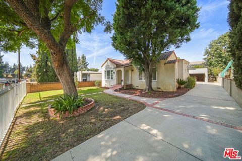 A home in Mission Hills (San Fernando)