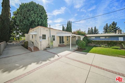 A home in Mission Hills (San Fernando)