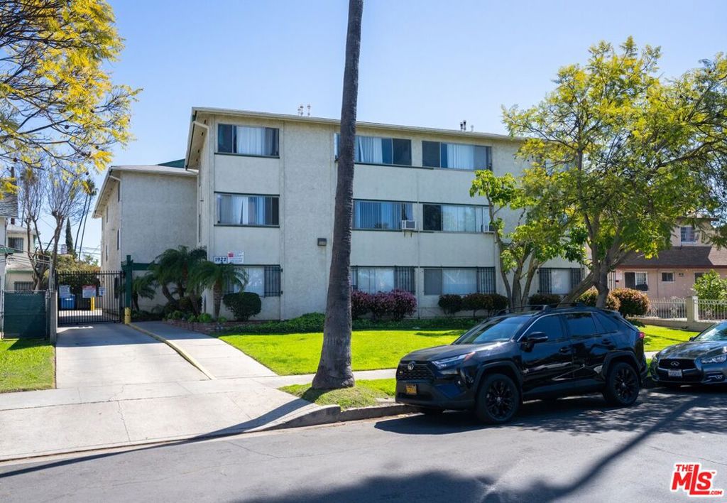 Properties 4 1922 S Hobart Boulevard