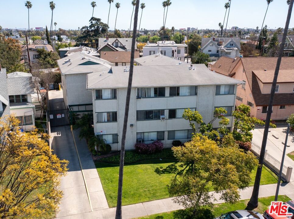 Properties 2 1922 S Hobart Boulevard