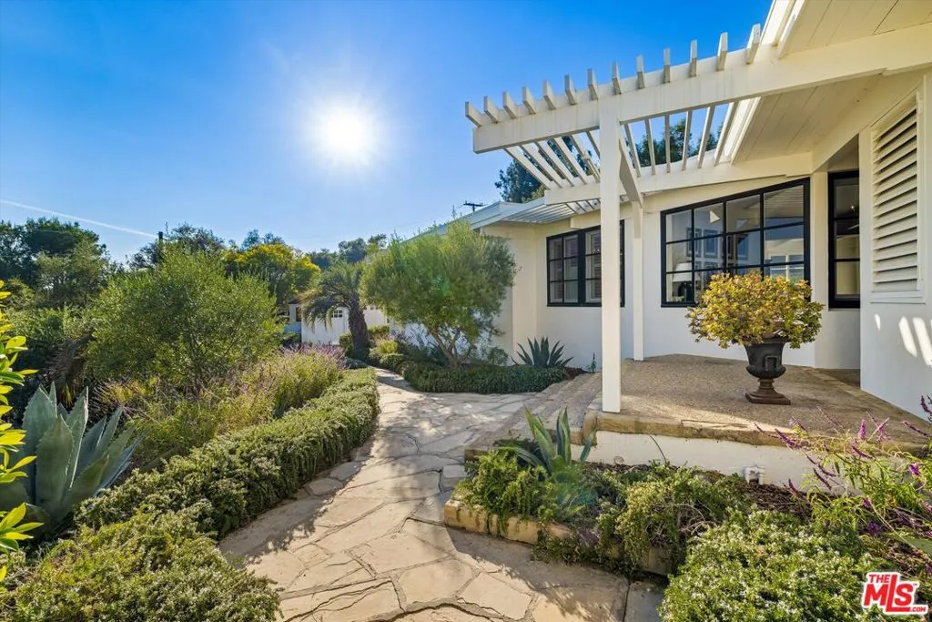 Santa Barbara, California 93108, United States, 3 Bedrooms Bedrooms, ,4 BathroomsBathrooms,Residential,Active,113626