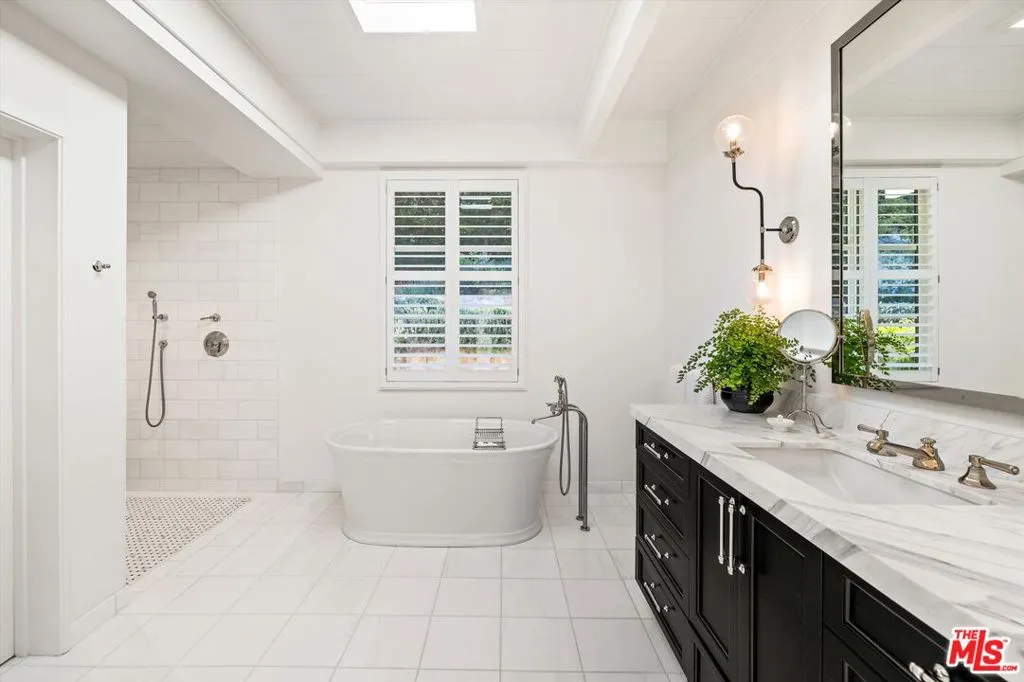 Santa Barbara, California 93108, United States, 3 Bedrooms Bedrooms, ,4 BathroomsBathrooms,Residential,Active,113626