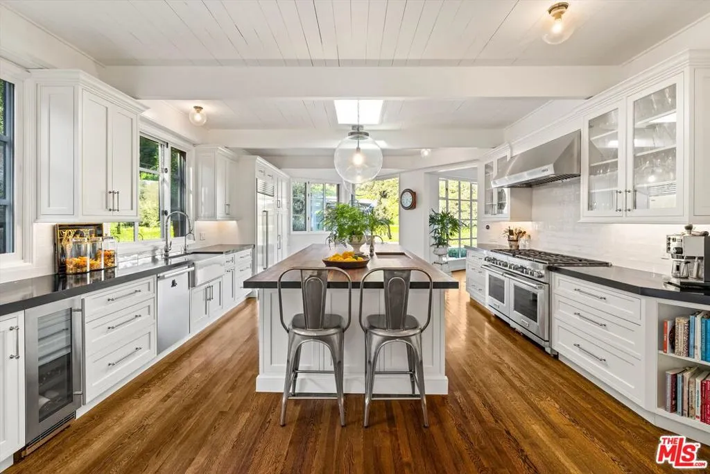 Santa Barbara, California 93108, United States, 3 Bedrooms Bedrooms, ,4 BathroomsBathrooms,Residential,Active,113626