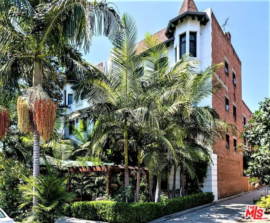 Los Angeles, California 90027, United States, 7 Bedrooms Bedrooms, ,31 BathroomsBathrooms,Residential,Active,74476