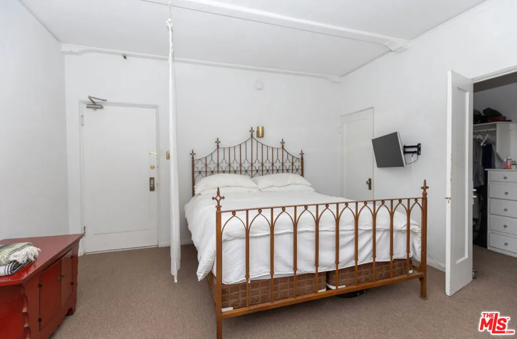 Los Angeles, California 90027, United States, 7 Bedrooms Bedrooms, ,31 BathroomsBathrooms,Residential,Active,74476