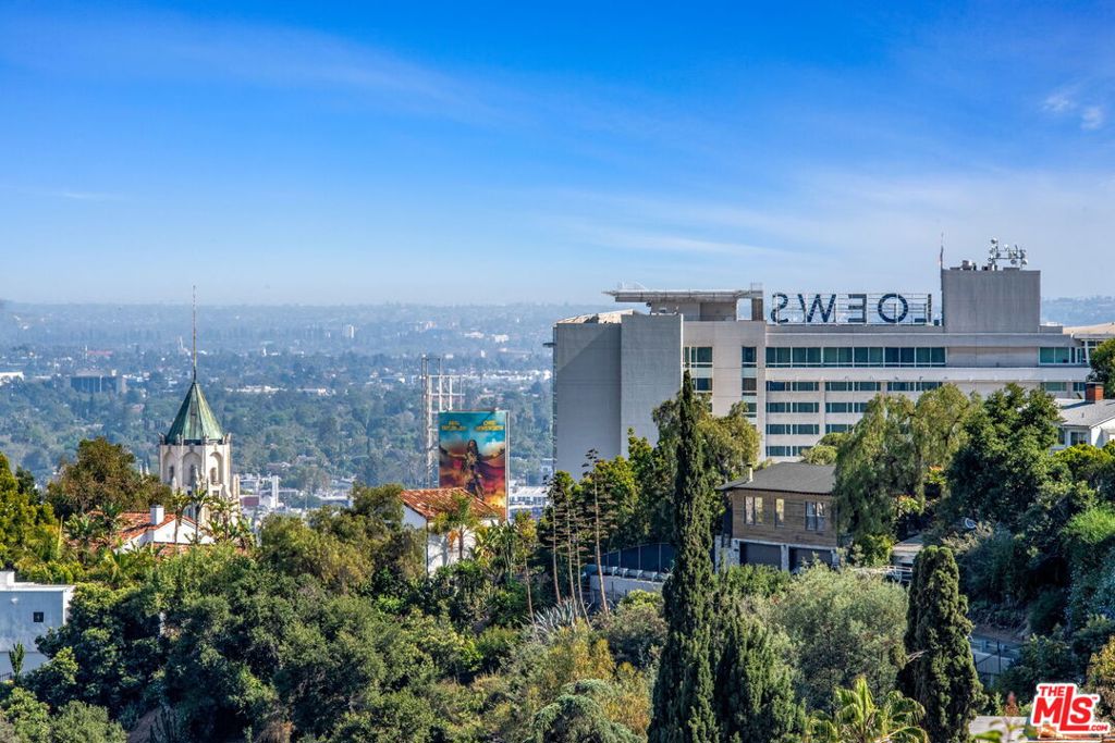 Los Angeles, California 90068, United States, 3 Bedrooms Bedrooms, ,2 BathroomsBathrooms,Residential,Pending,48577