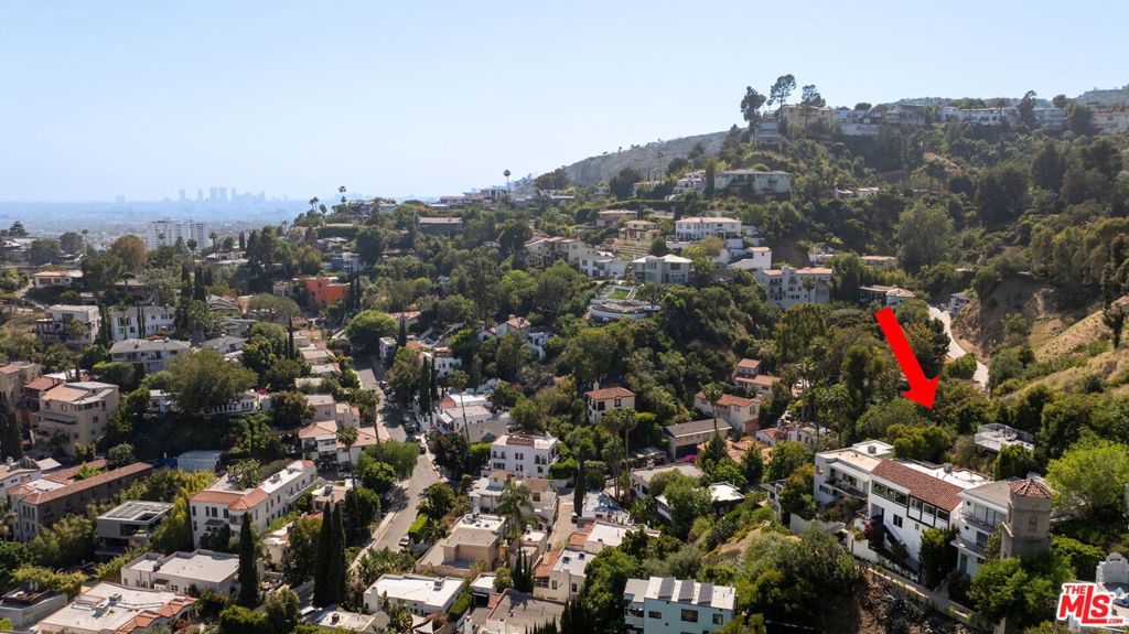 Los Angeles, California 90068, United States, 3 Bedrooms Bedrooms, ,2 BathroomsBathrooms,Residential,Pending,48577