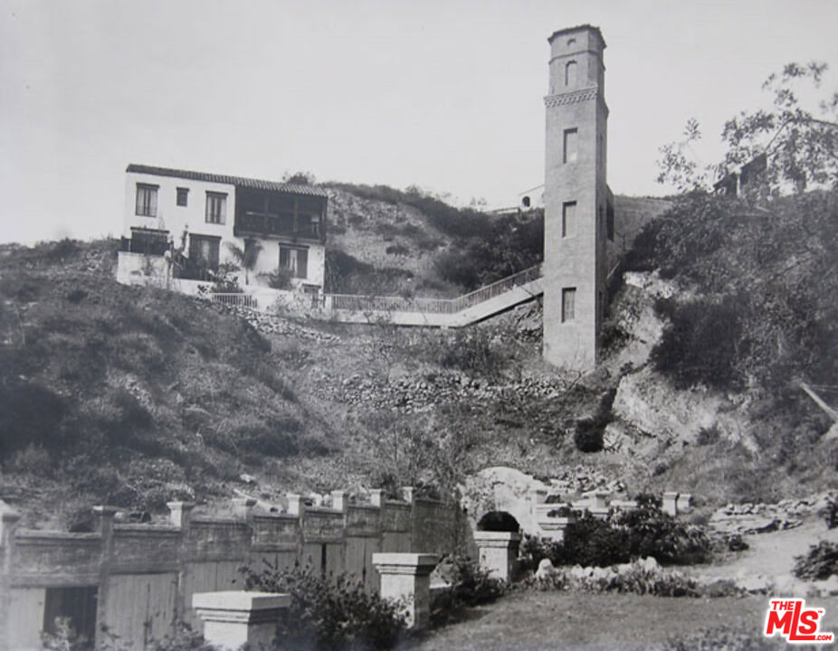 Los Angeles, California 90068, United States, 3 Bedrooms Bedrooms, ,2 BathroomsBathrooms,Residential,Pending,48577