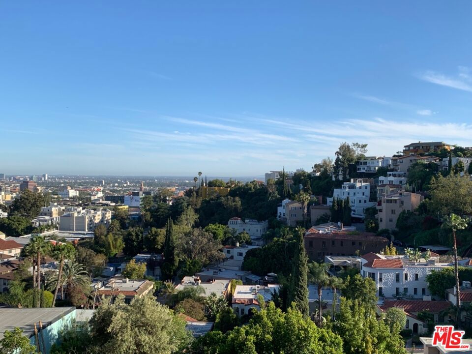 Los Angeles, California 90068, United States, 3 Bedrooms Bedrooms, ,2 BathroomsBathrooms,Residential,Pending,48577