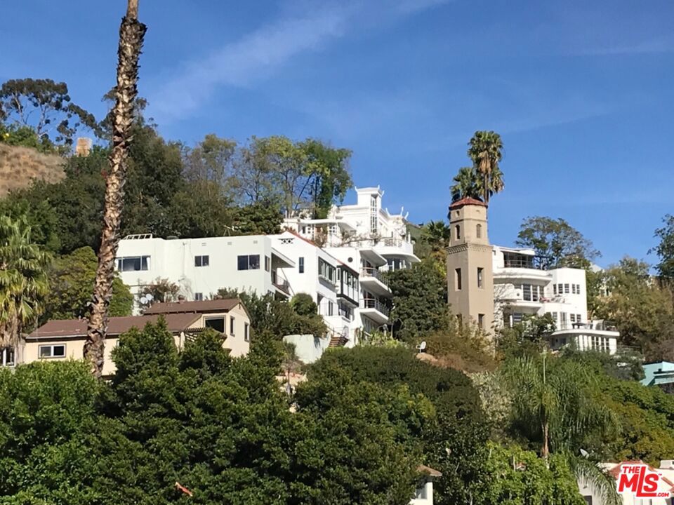 Los Angeles, California 90068, United States, 3 Bedrooms Bedrooms, ,2 BathroomsBathrooms,Residential,Pending,48577