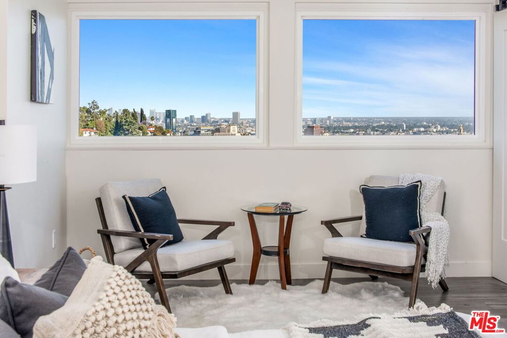 Los Angeles, California 90068, United States, 3 Bedrooms Bedrooms, ,2 BathroomsBathrooms,Residential,Pending,48577