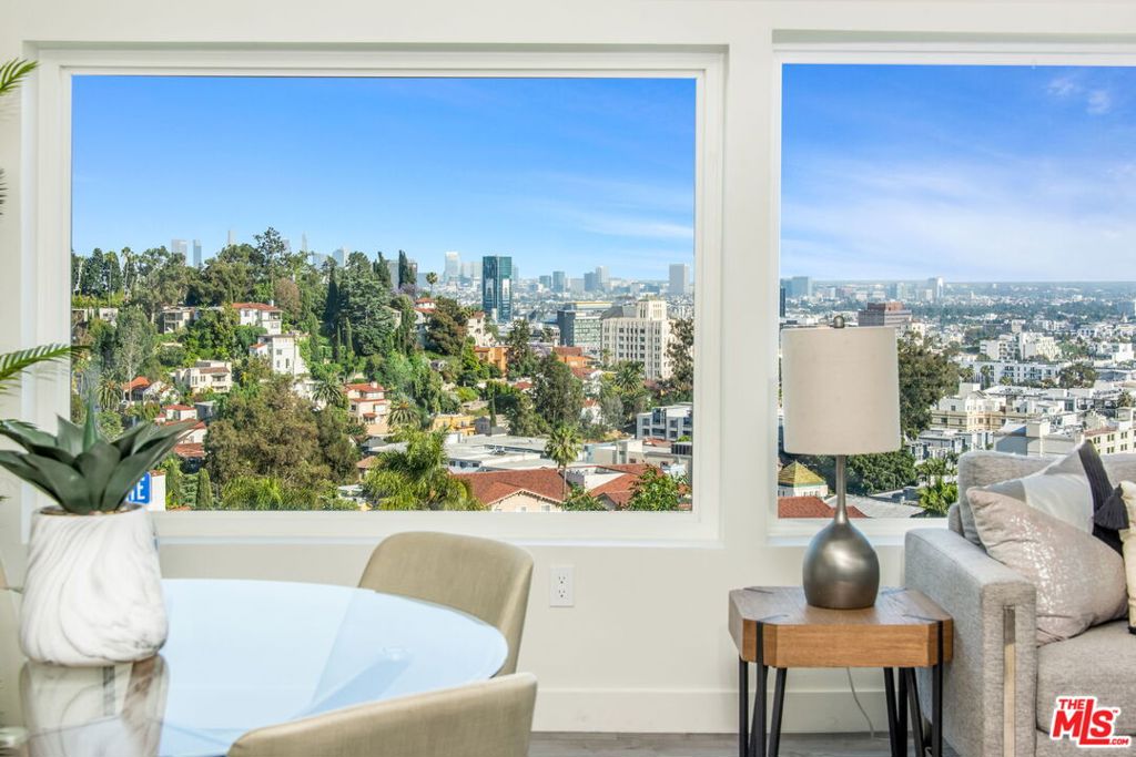 Los Angeles, California 90068, United States, 3 Bedrooms Bedrooms, ,2 BathroomsBathrooms,Residential,Pending,48577