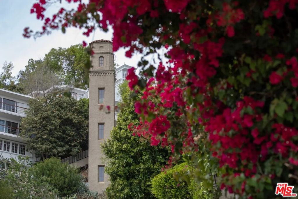 Los Angeles, California 90068, United States, 3 Bedrooms Bedrooms, ,2 BathroomsBathrooms,Residential,Pending,48577
