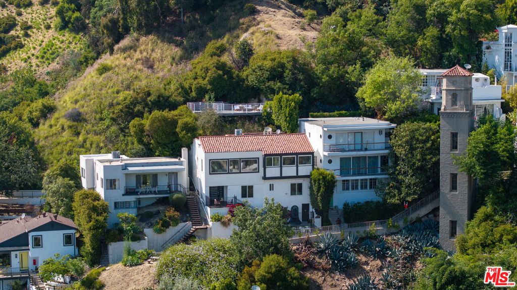 Los Angeles, California 90068, United States, 3 Bedrooms Bedrooms, ,2 BathroomsBathrooms,Residential,Pending,48577