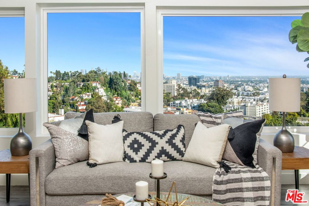 Los Angeles, California 90068, United States, 3 Bedrooms Bedrooms, ,2 BathroomsBathrooms,Residential,Pending,48577