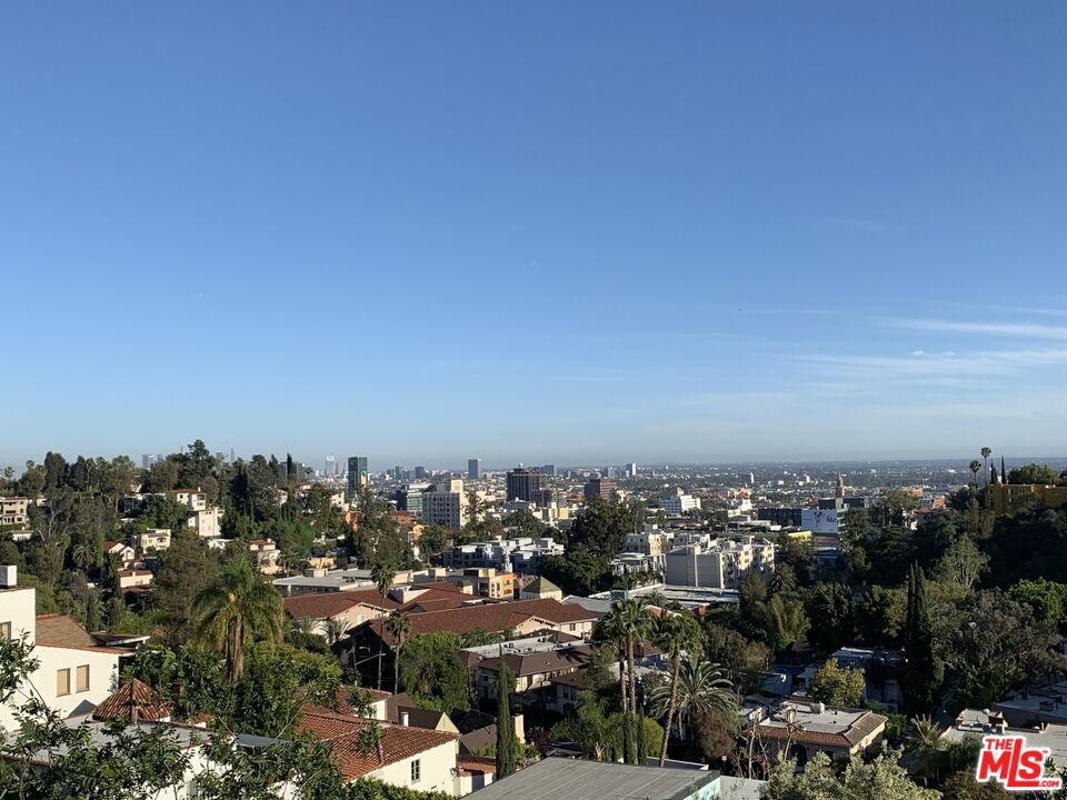 Los Angeles, California 90068, United States, 3 Bedrooms Bedrooms, ,2 BathroomsBathrooms,Residential,Pending,48577