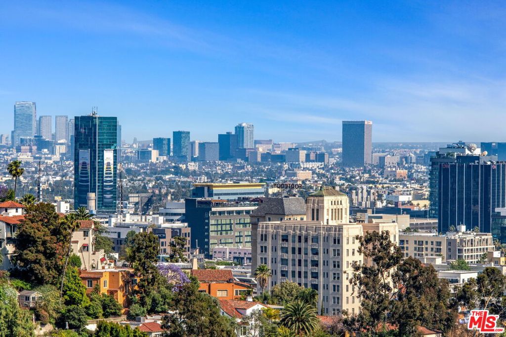 Los Angeles, California 90068, United States, 3 Bedrooms Bedrooms, ,2 BathroomsBathrooms,Residential,Pending,48577