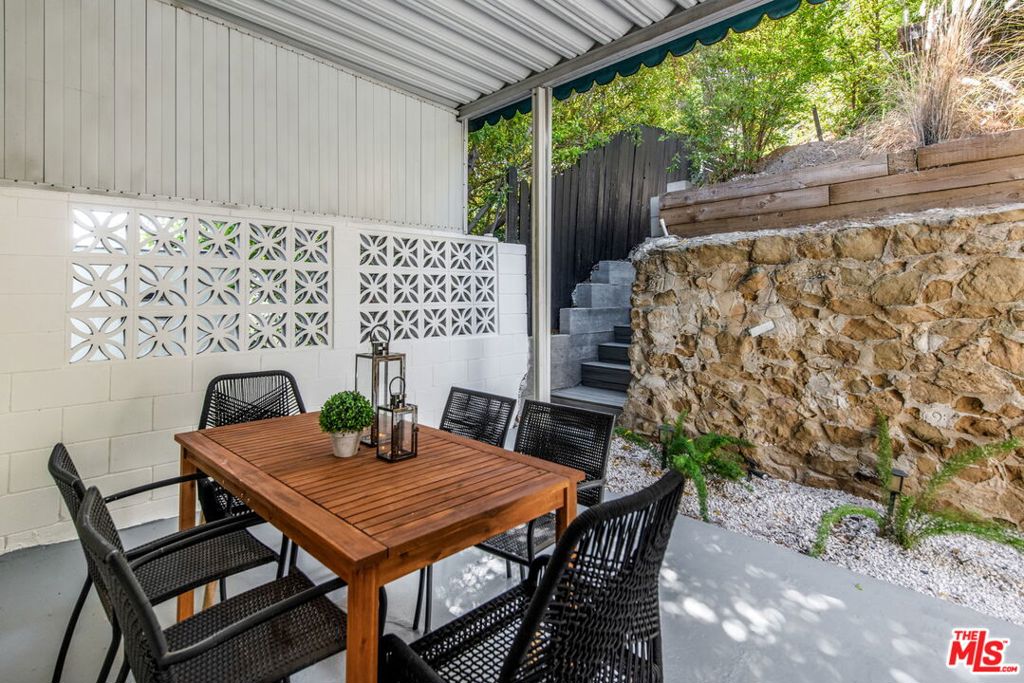 Los Angeles, California 90068, United States, 3 Bedrooms Bedrooms, ,2 BathroomsBathrooms,Residential,Pending,48577