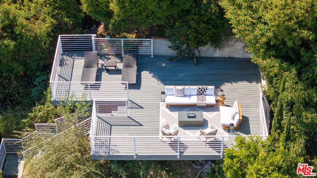 Los Angeles, California 90068, United States, 3 Bedrooms Bedrooms, ,2 BathroomsBathrooms,Residential,Pending,48577