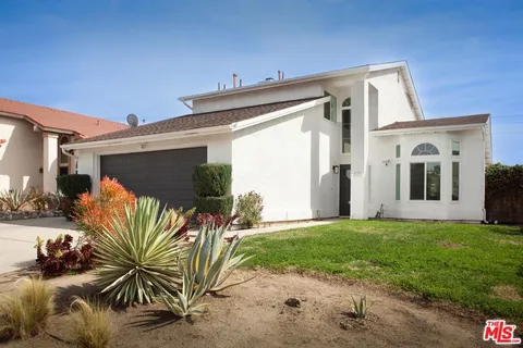 MLS: 25500435