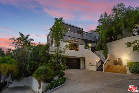 A home in Studio City