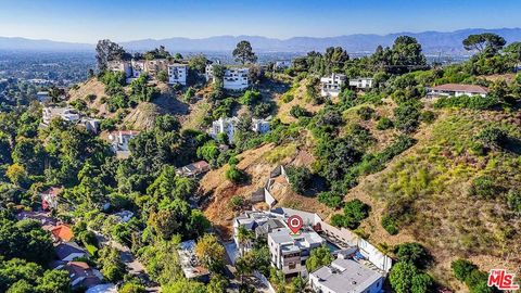 A home in Studio City