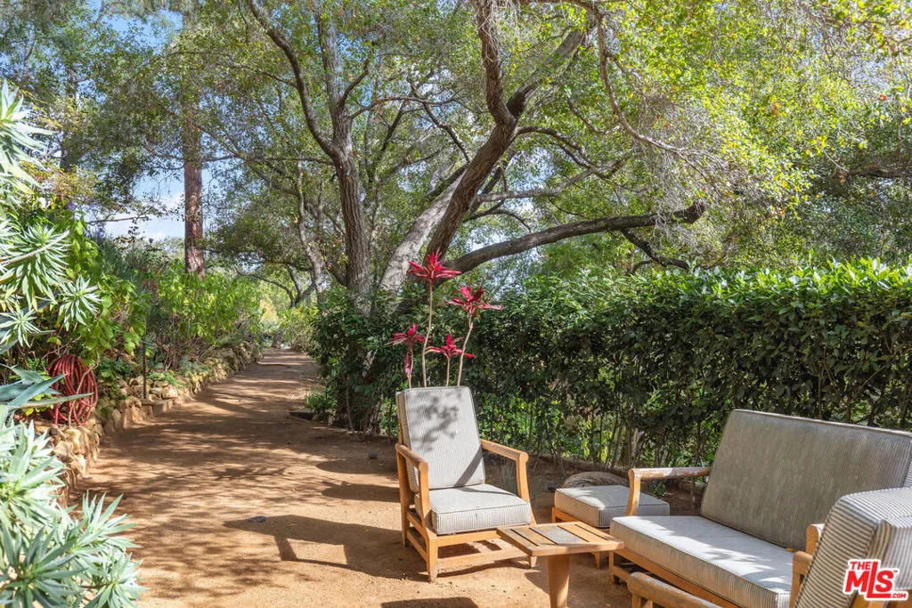 Los Angeles, California 90049, United States, 3 Bedrooms Bedrooms, ,3 BathroomsBathrooms,Residential,Active,78675