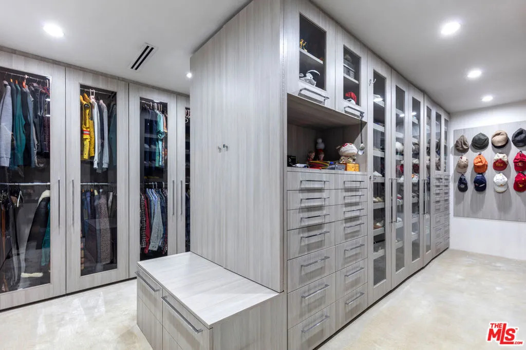 Los Angeles, California 90049, United States, 3 Bedrooms Bedrooms, ,3 BathroomsBathrooms,Residential,Active,78675