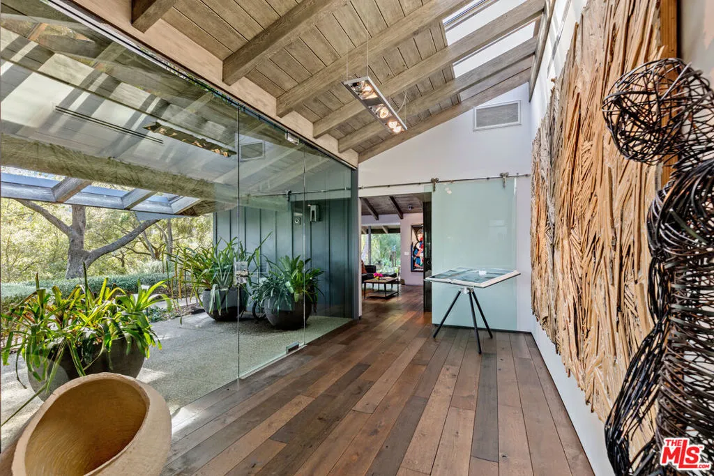 Los Angeles, California 90049, United States, 3 Bedrooms Bedrooms, ,3 BathroomsBathrooms,Residential,Active,78675